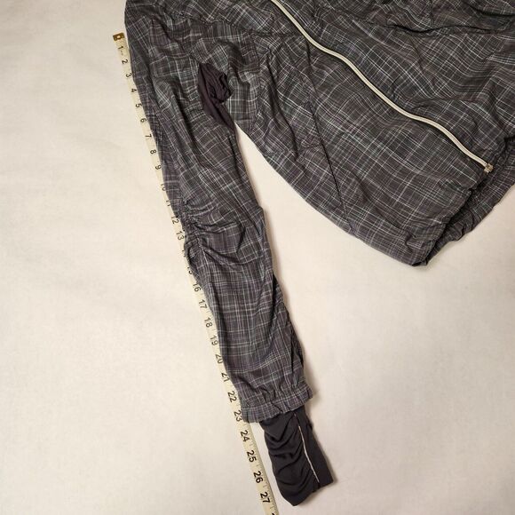 Lululemon Gray Hooded Zip-Up Windbreaker Women's Size 2 - Picture 4 of 6